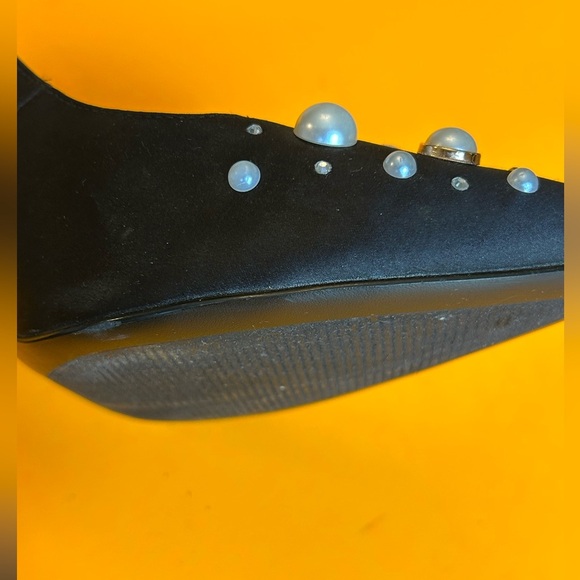 Nine West Black Pumps with Pearl Embellishments - Picture 9 of 13